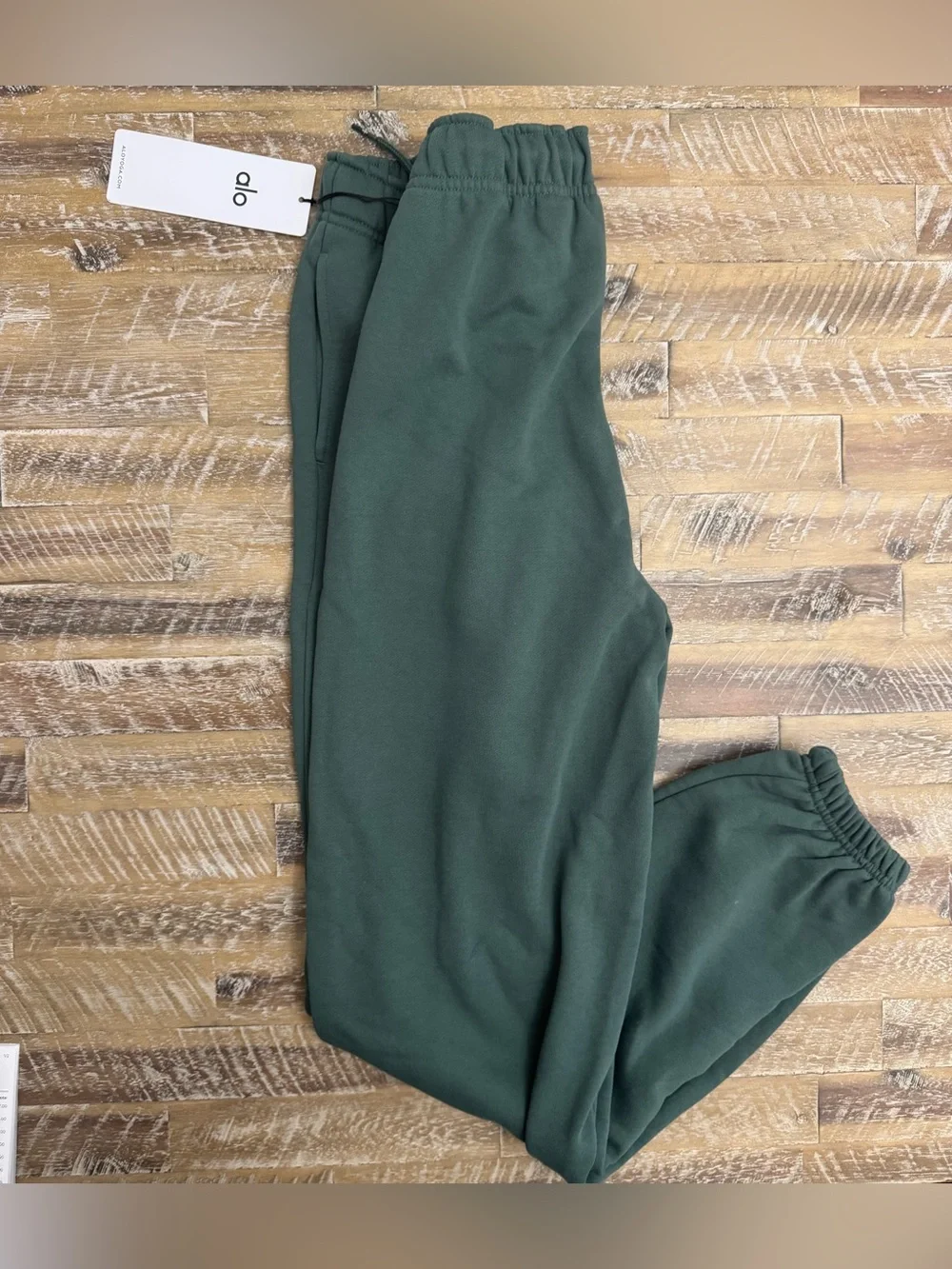 ALO Yoga Accolade Sweatpants - Clover Green - XS - NWT